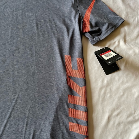 Nike NWT Grey DriFit Shirt, Sz L - Picture 3 of 6